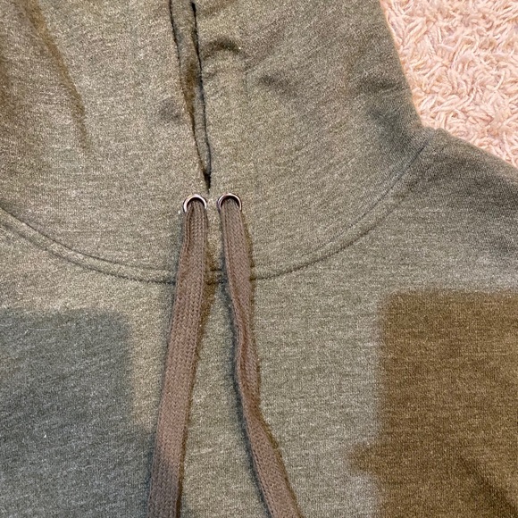 Amazon Essentials Hoodie (Large) - Picture 4 of 4